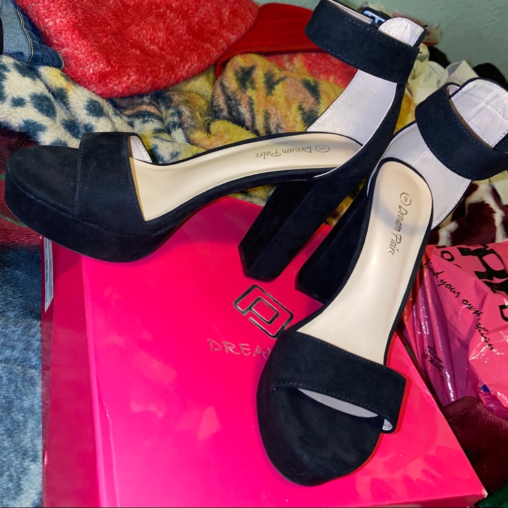 Dream pairs chunky heel sandal with platform